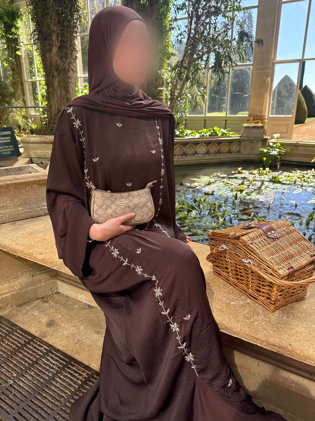 Al-Zahrah Closed Abaya | Hibiscus Brown