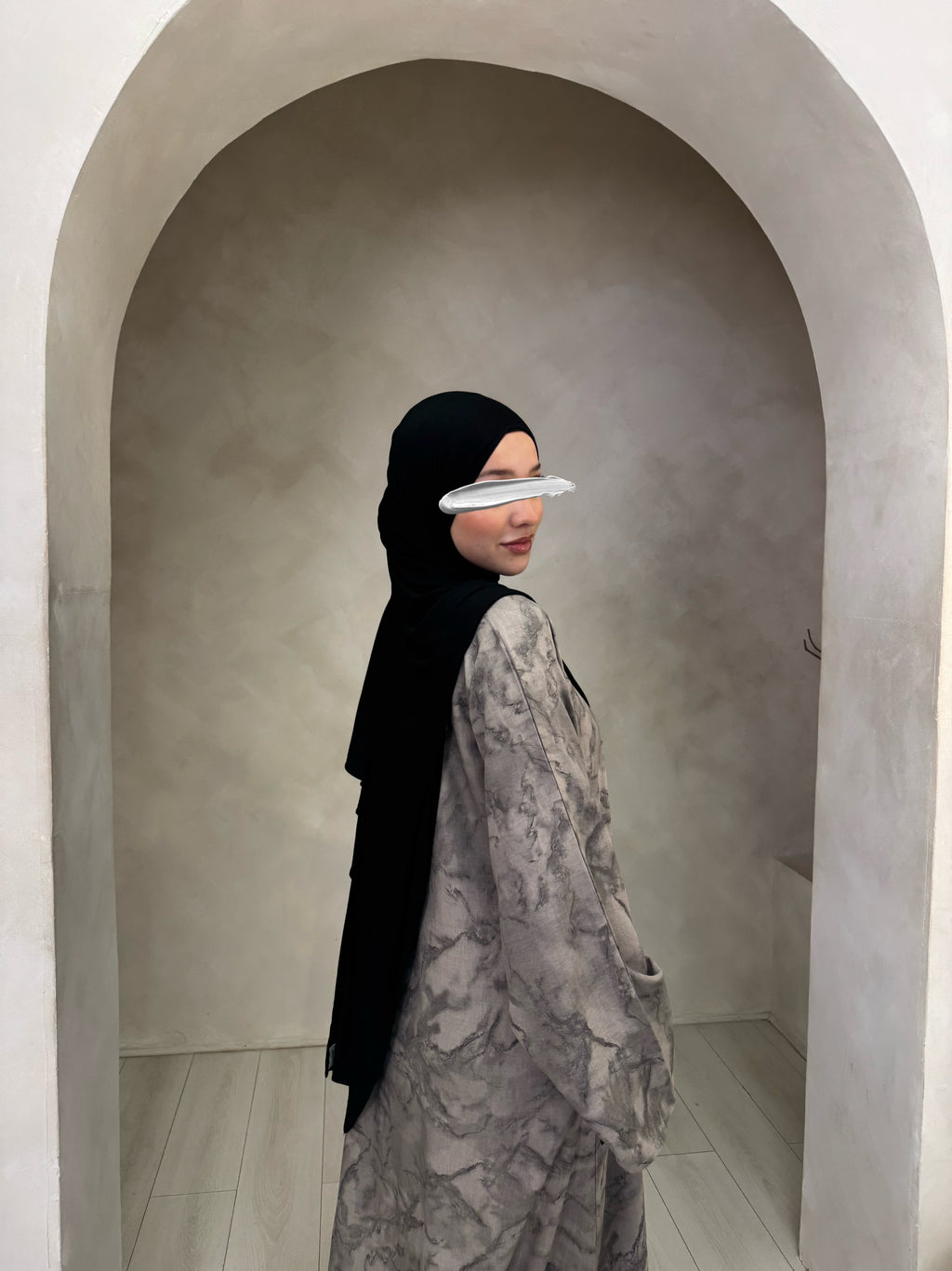 Allas closed Abaya