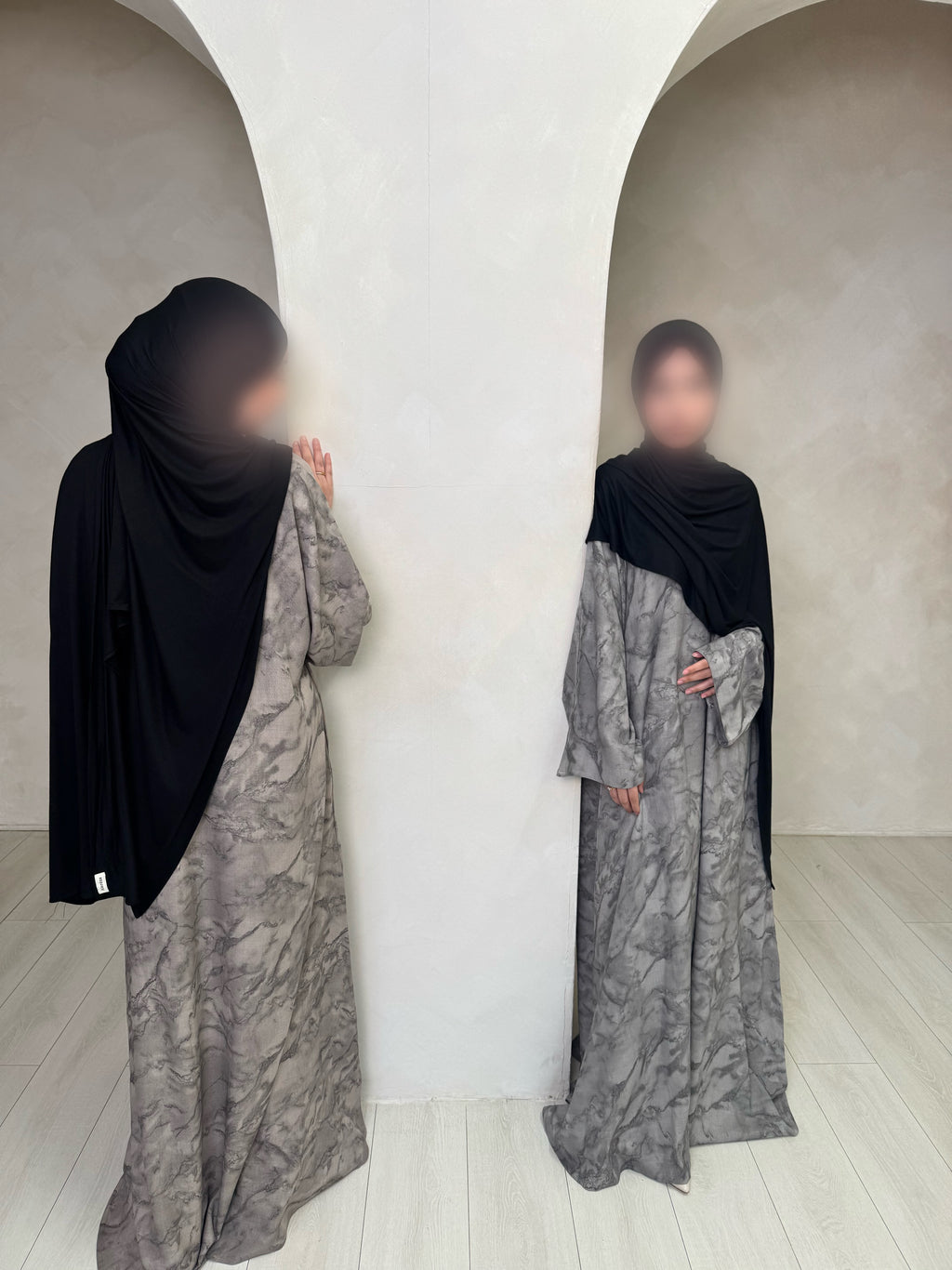 Allas closed Abaya