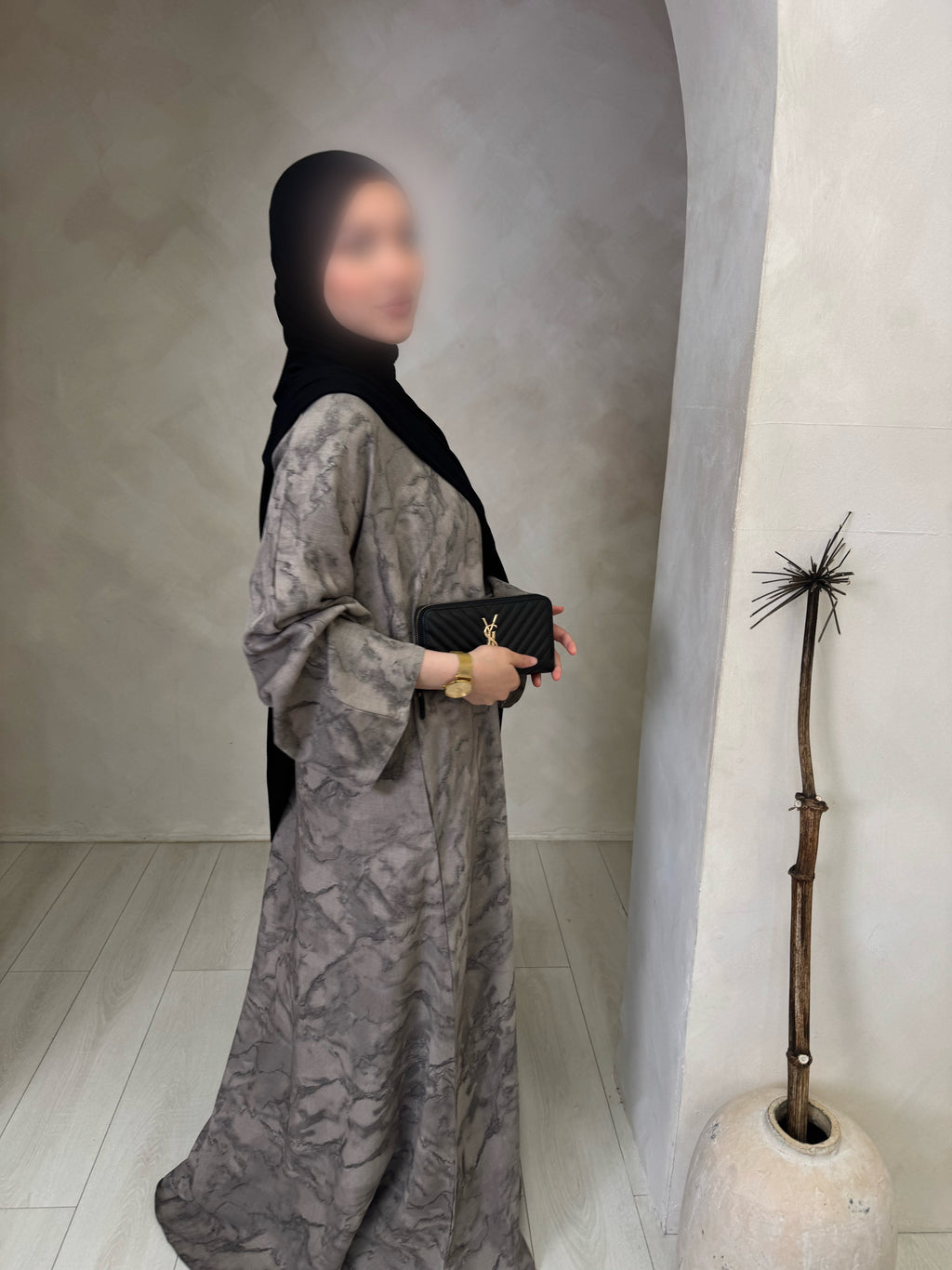 Allas closed Abaya