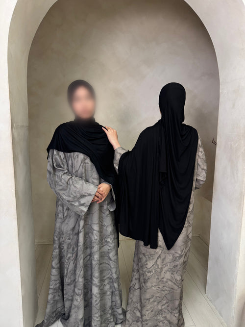 Allas closed Abaya