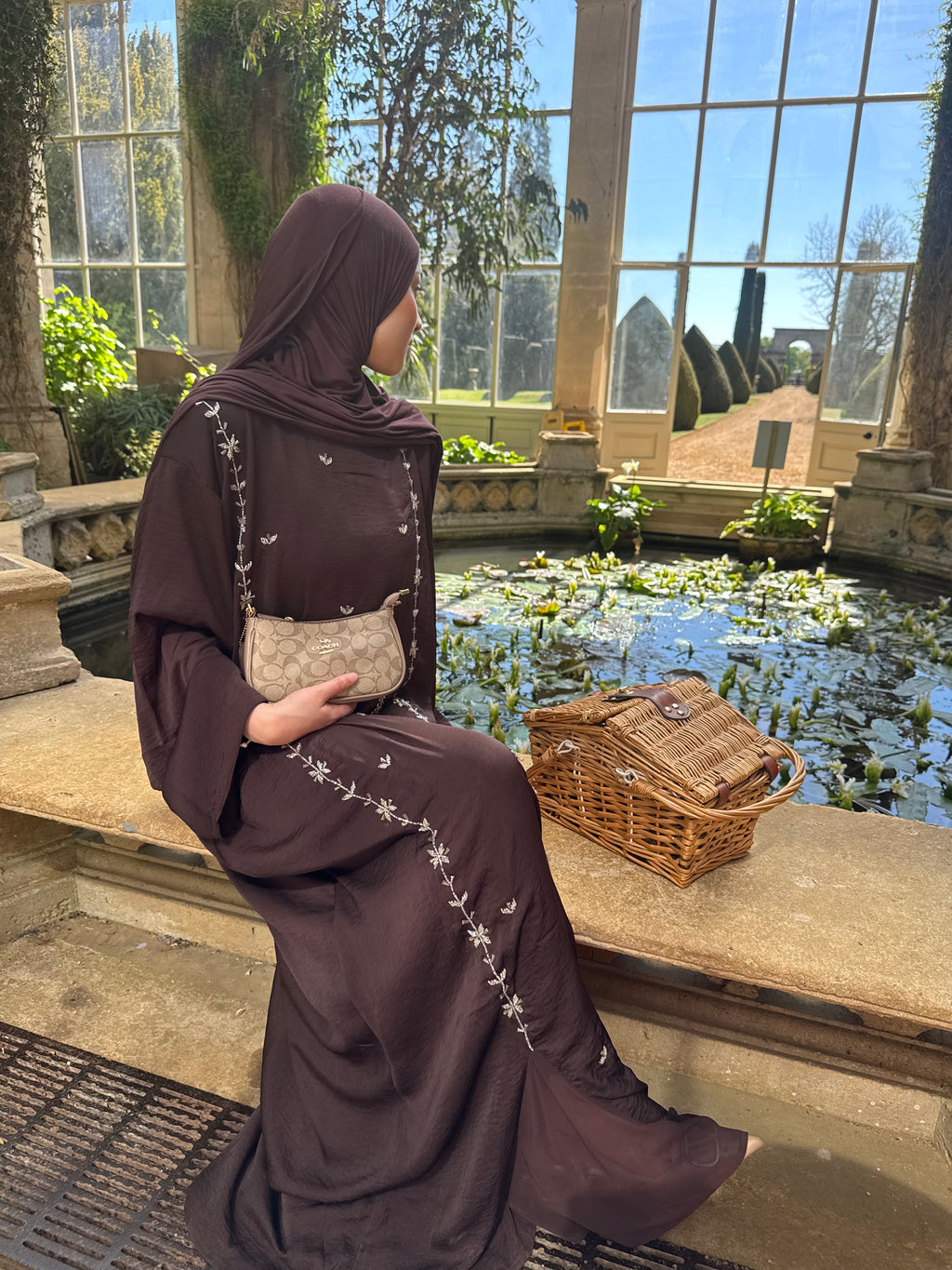 Al-Zahrah Closed Abaya | Hibiscus Brown