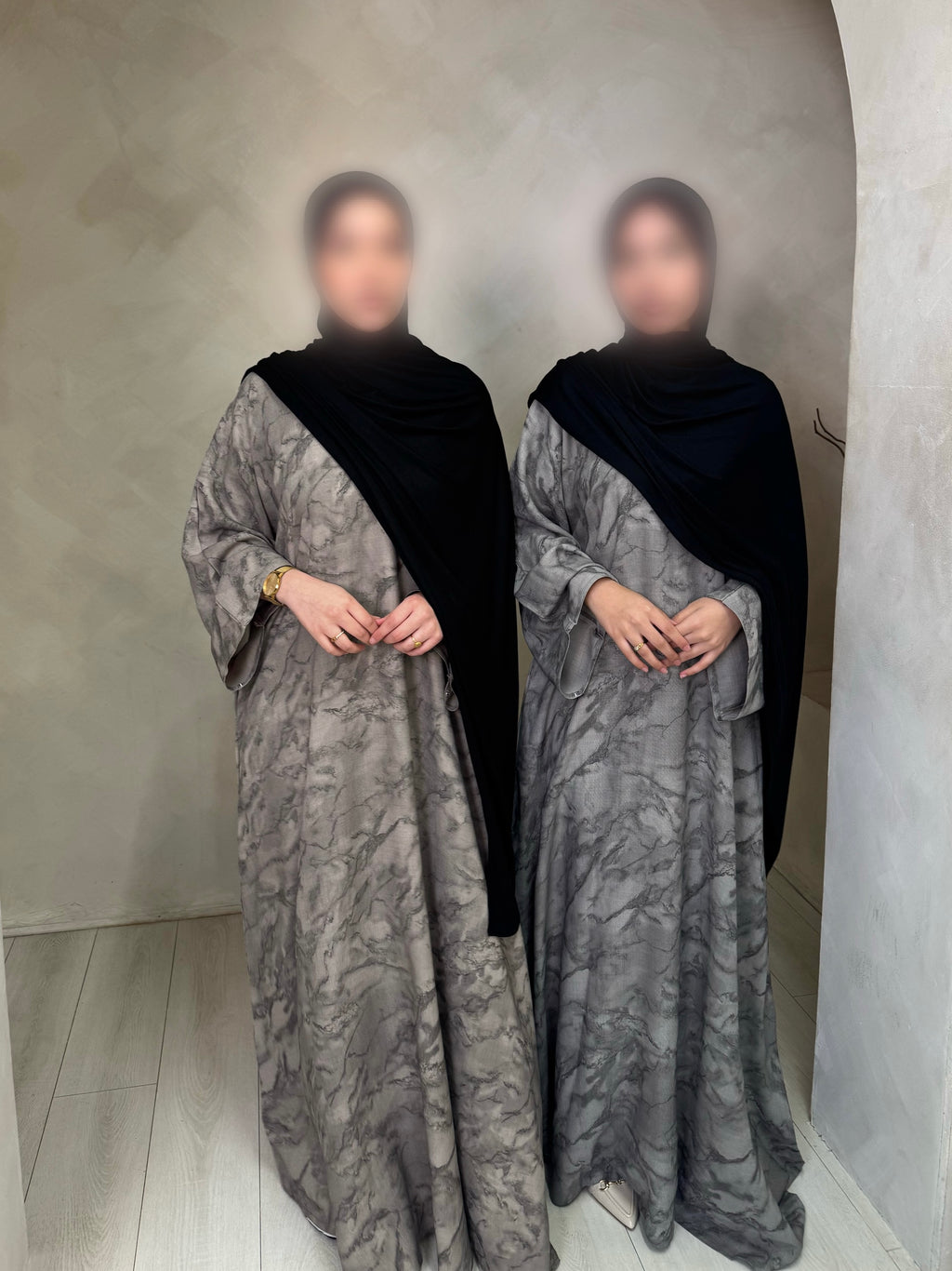 Allas closed Abaya