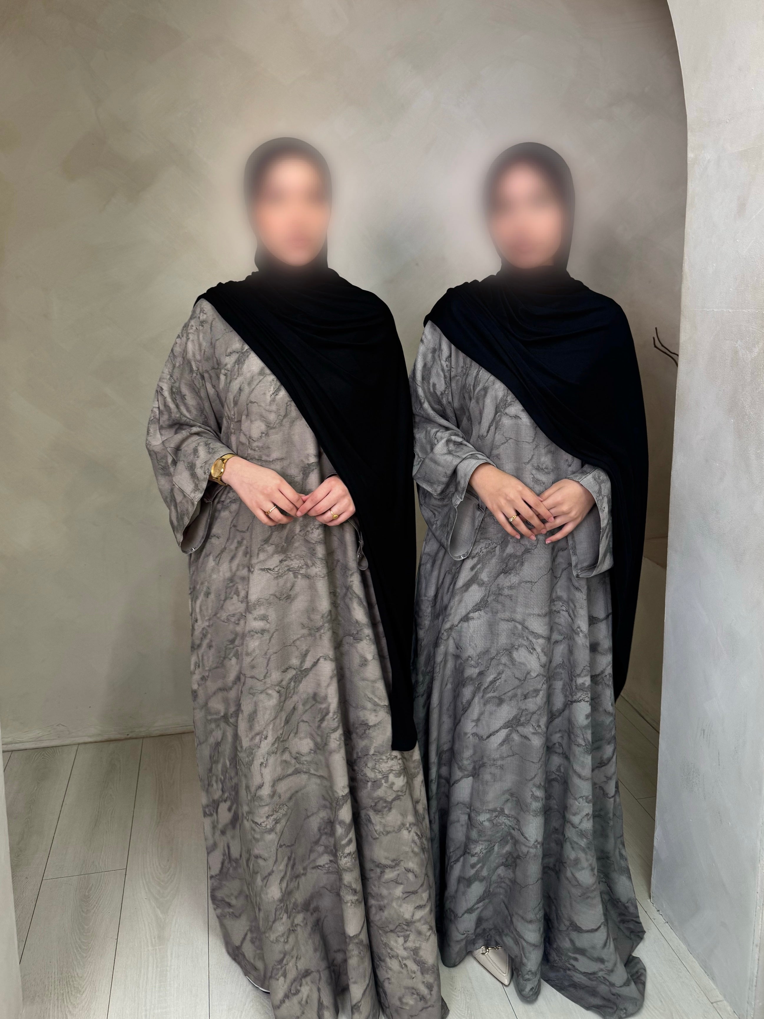 Allas closed Abaya