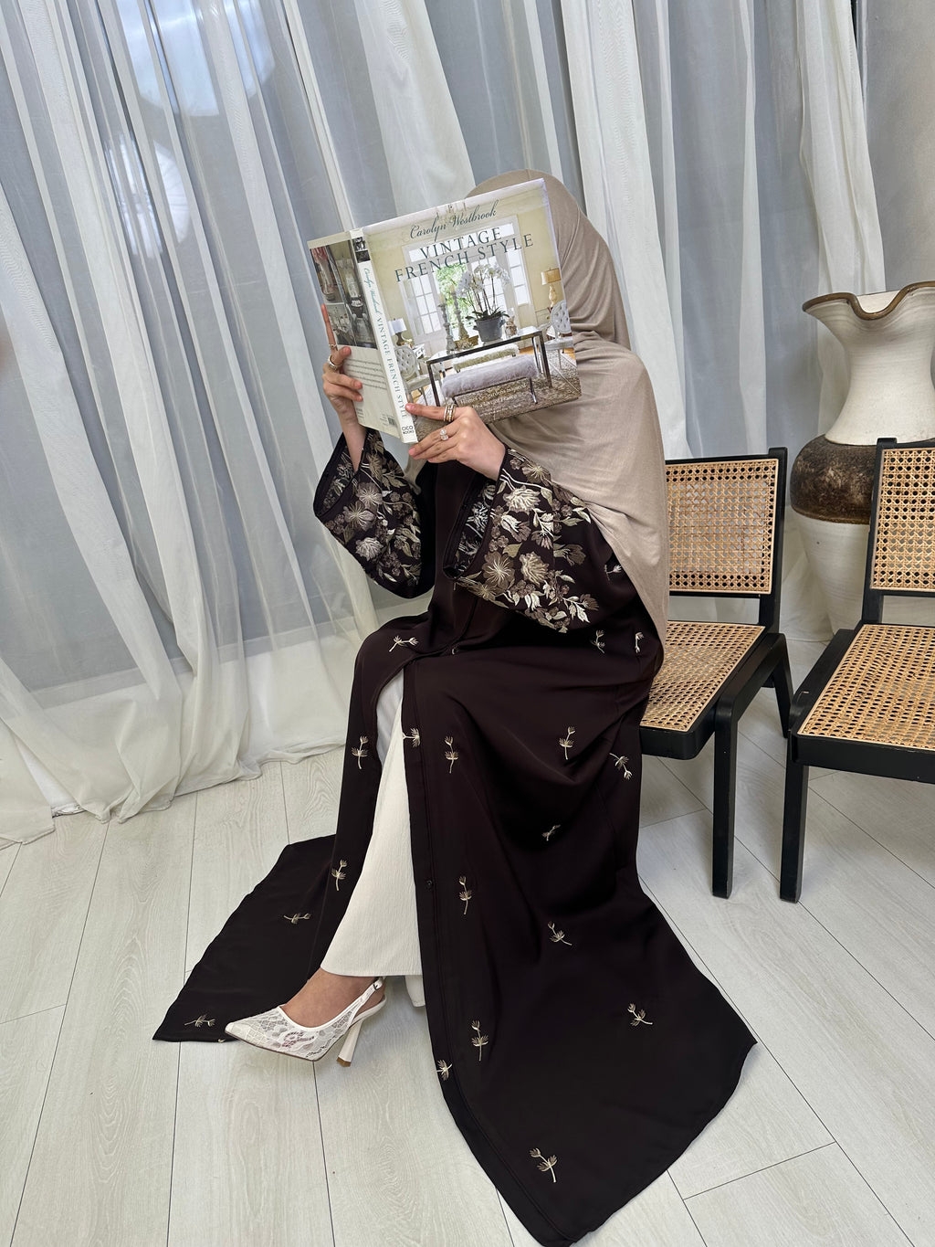Arora Bloom Nida open abaya - Deep Truffle