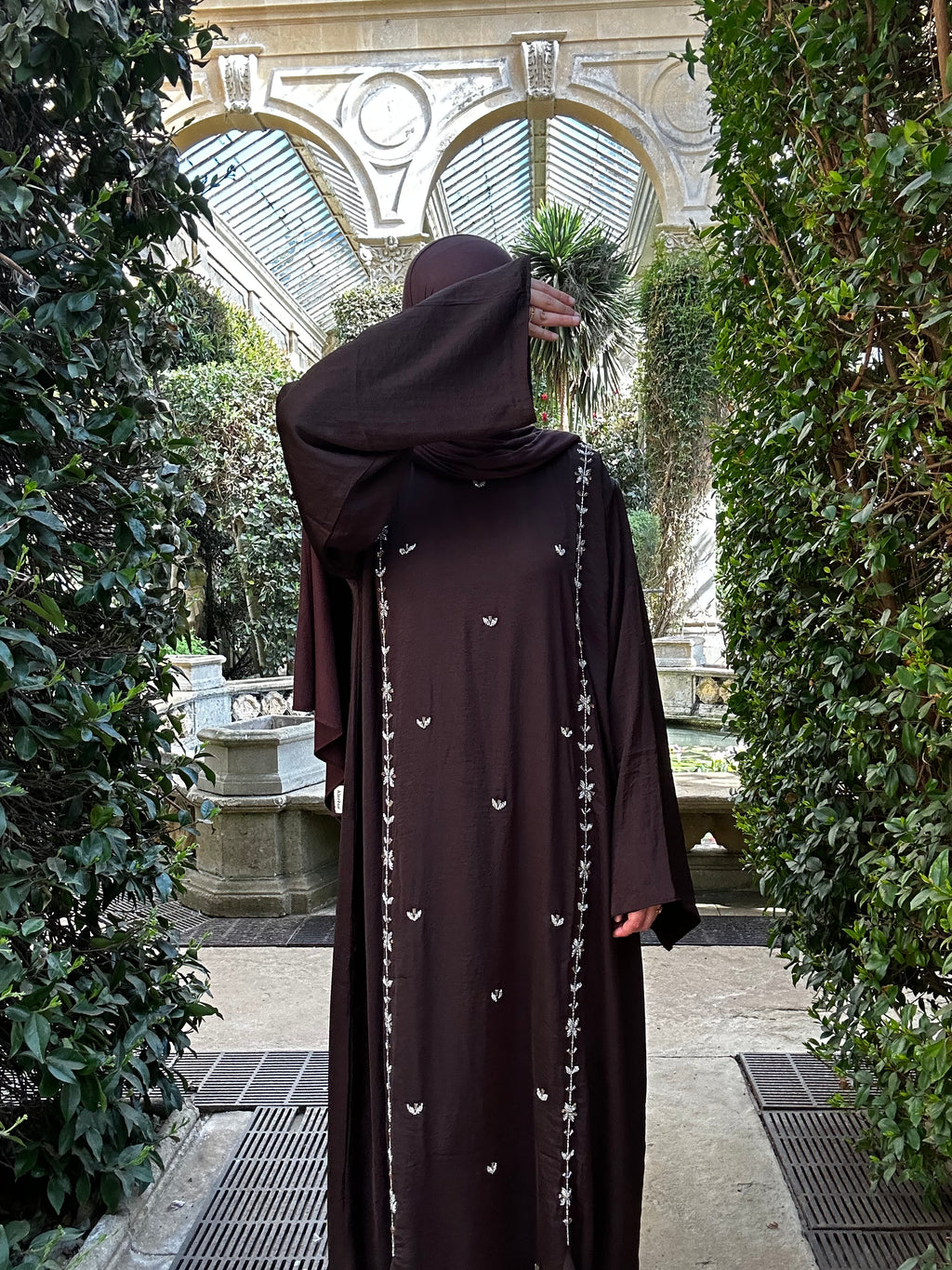 Al-Zahrah Closed Abaya | Hibiscus Brown