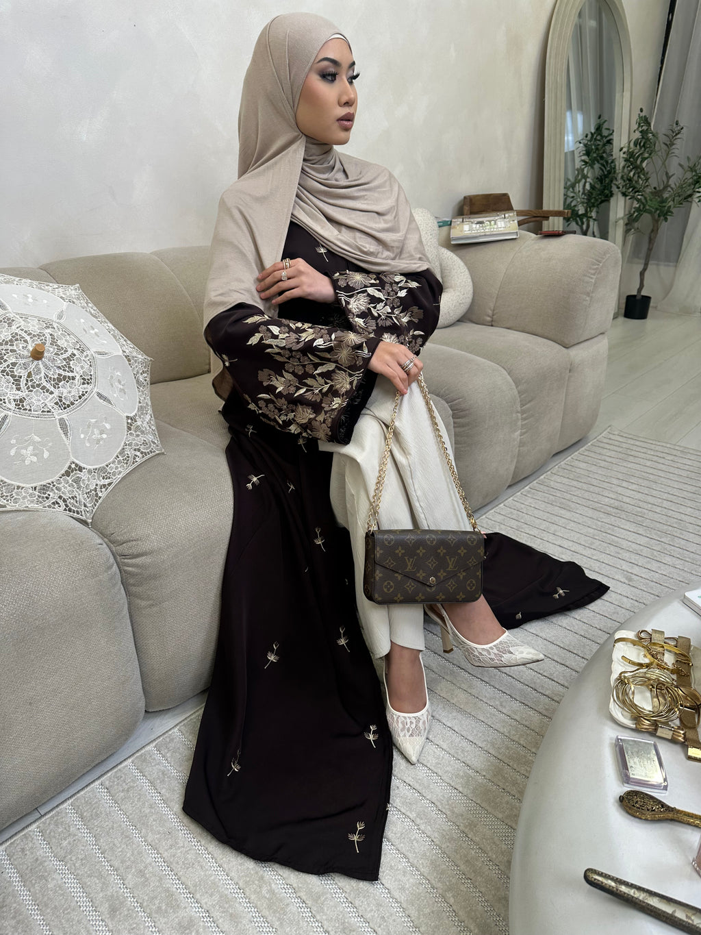 Arora Bloom Nida open abaya - Deep Truffle